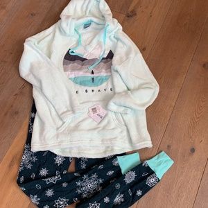 Disney Frozen 2 PJ set NWT